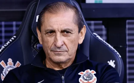 "Destaque de 34 anos recusa propostas do exterior para atuar ao lado de Ramón Díaz no Corinthians em 2025"