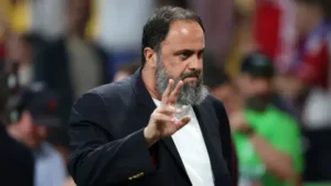 Dono do Olympiakos, Evangelos Marinakis está próximo de comprar o Vasco da Gama e quer Edu Gaspar em cargo de destaque.