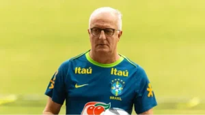 "Dorival Jr. Convoca Seleção Brasileira: Tostão Defende Meia do Futebol Inglês"