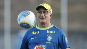 "Dorival Júnior estuda mudanças na Seleção Brasileira para duelar contra o Uruguai"