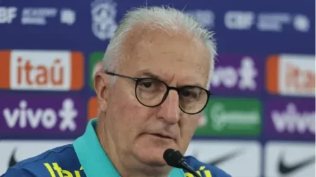 Dorival convoca Alex Telles e Dodô para a Seleção Brasileira após lesões de Arana e Vanderson