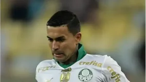 "Dudu é criticado por torcedores do Palmeiras após jogo contra Bahia: 'Lento, pesado e previsível'".