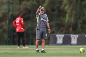 "Escalação do Atlético-MG: Mudanças Táticas de Milito e Preparação para a Final"