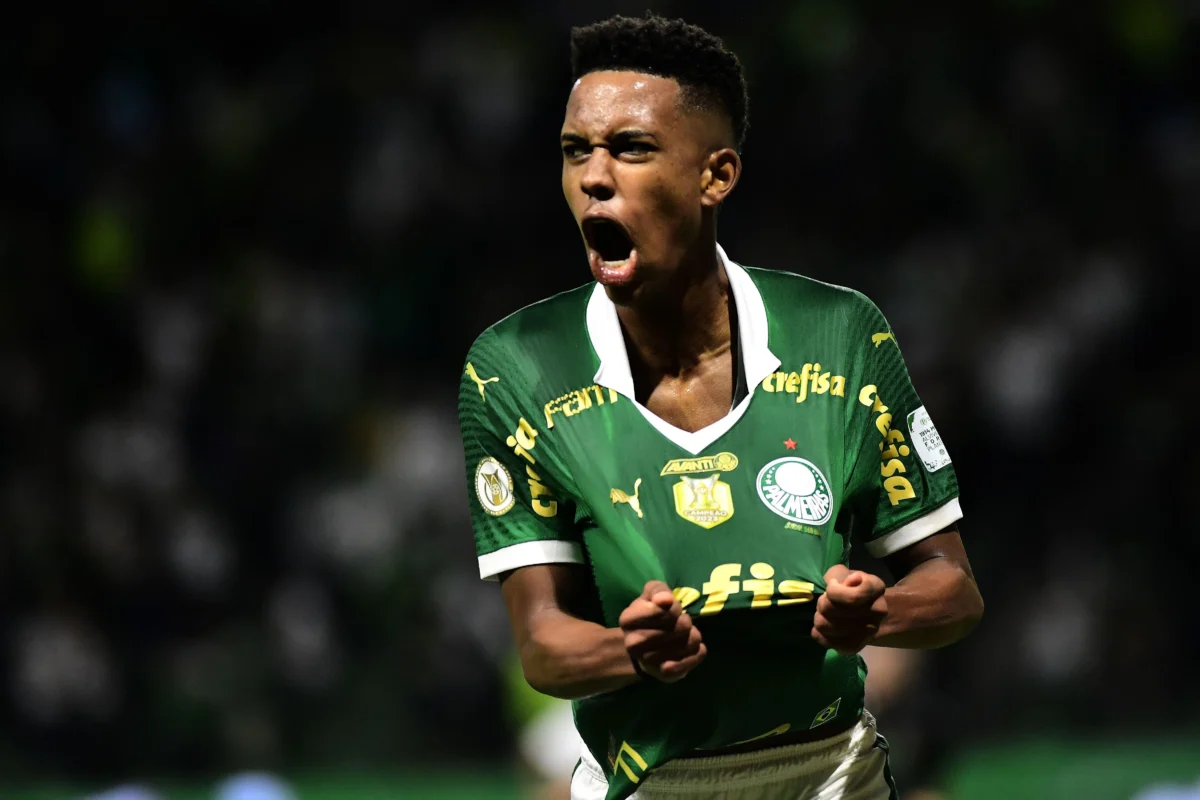 "Estêvão, Artilheiro do Brasileirão, Visa Nova Arrancada do Palmeiras: Satisfação do Torcedor em Foco"