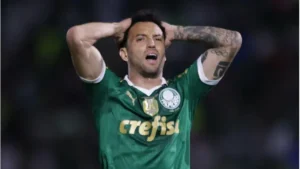 Felipe Anderson busca se recuperar no Palmeiras após vexames