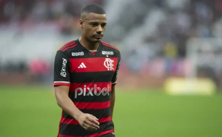 "Filipe Luís Revela Escolha Inesperada: De La Cruz e Evertton Araújo Surpreendem a Torcida do Flamengo"