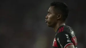 Filipe Luís Toma Decisão Sobre Alex Sandro Antes de Enfrentar o Fortaleza: Jogador do Flamengo Escolhe Substituto