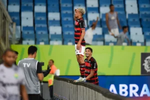 Filipe Luís Adota Estratégia da Base para Renovar Opções do Flamengo no Fim do Brasileirão