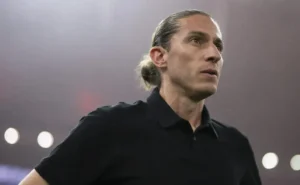 "Filipe Luís aponta falha no ataque do Flamengo e sugere solução para o problema."