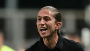 Filipe Luís autoriza negociação e Flamengo decide discutir futura saída do lateral após Mundial de Clubes da FIFA.