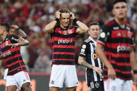 Filipe Luís defende David Luiz após erro no pênalti do Flamengo x Atlético-MG: "Conheço sua capacidade"