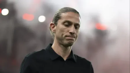 Filipe Luís defende permanência de David Luiz no Flamengo e complica negociação com Corinthians