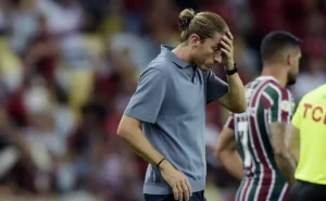 "Filipe Luís é relacionado no Flamengo, enquanto Luiz Araújo é desfalque para jogo contra o Internacional"