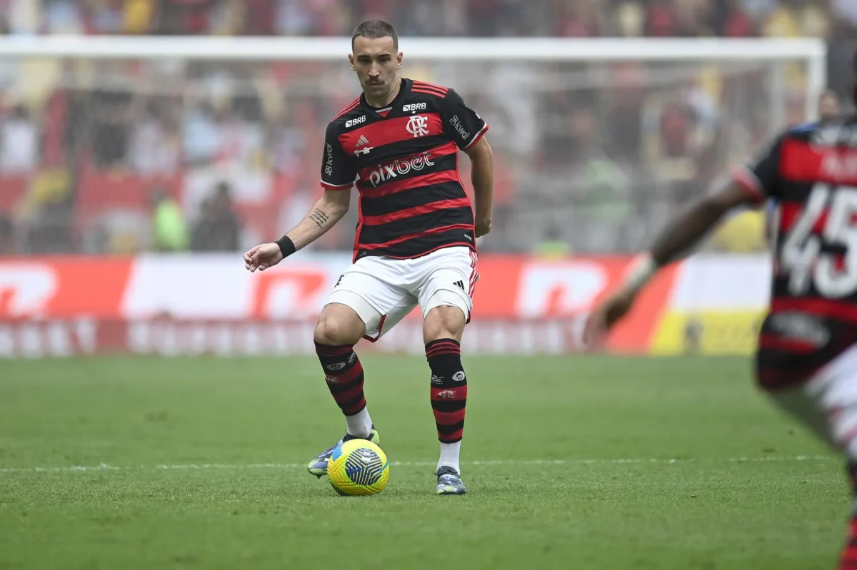 Flamengo Apoia Léo Ortiz Após Erro Contra o Atlético-MG e Reforça Confiança no Zagueiro para a Final