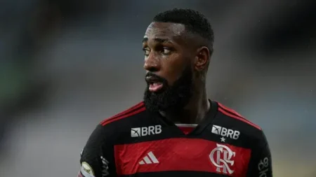 Flamengo é notificado pela CBF e Gerson treina normalmente sem preocupar Filipe Luís