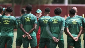 Fluminense recebe reforços: seis jogadores retornam para duelo contra o Fortaleza