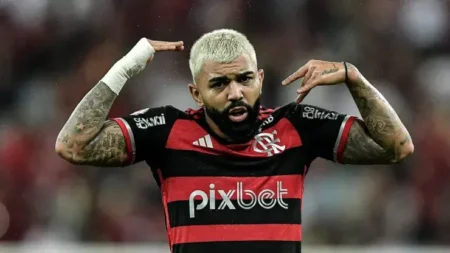 Gabigol deve jogar no Flamengo, confirmação da diretoria após reviravolta.