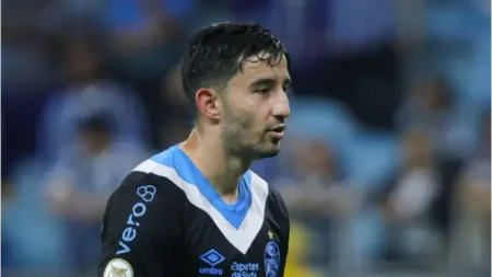 Grêmio pode negociar Villasanti com Caio Paulista do Palmeiras: possível troca