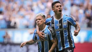 "Grêmio recebe reforços após investimento: Renato Gaúcho ganha ajuda para enfrentar o Juventude"