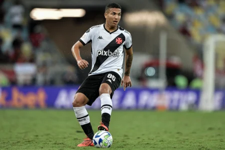 Jogador do Vasco, Mateus Carvalho desperta interesse de clubes estrangeiros e terá chance de ser observado