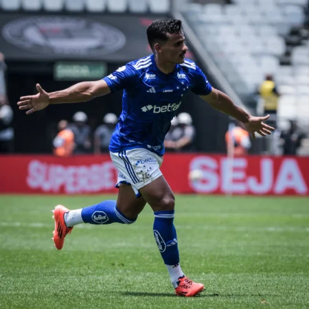 Kaiki marca primeiro gol como profissional no Cruzeiro após 10 anos no clube: "Sonho de criança"