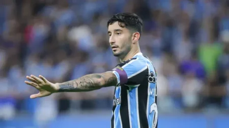 Leila comunica ao Grêmio que o Palmeiras não aceitará troca de Villasanti por Caio Paulista