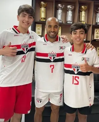 Lucas Moura é Empossado Embaixador do Futsal do São Paulo e Se Emociona com Jovens Talentos