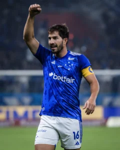 Lucas Silva pode renovar contrato com o Cruzeiro automaticamente; entenda como funciona a cláusula