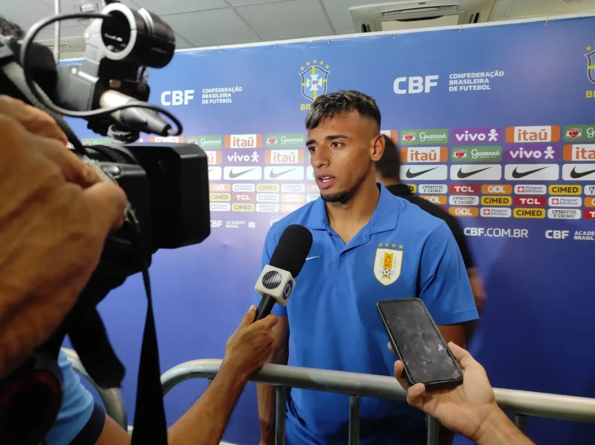 "Lucho se coloca à disposição do Bahia após assistir Brasil x Uruguai: 'Estou pronto para jogar'"