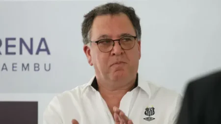 Marcelo Teixeira: renovação com meio-campista fica em suspenso no Santos