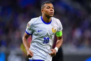 "Mbappé em situação complicada, afirma técnico da Seleção Francesa"