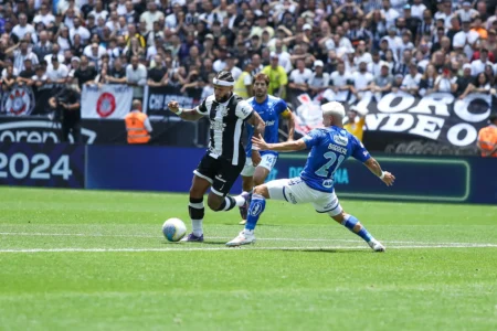 Memphis é desfalque do Corinthians no jogo contra o Vasco; Yuri sai lesionado e é dúvida.