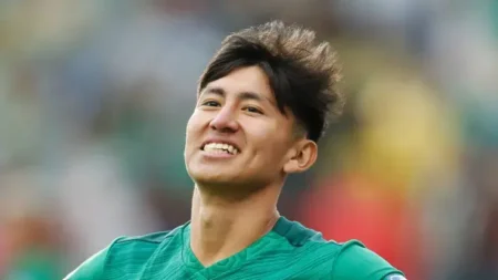 Miguelito faz golaço contra o Paraguai e surpreende a torcida do Santos