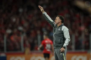 Milito admite crise no Atlético-MG: "Muito difícil encontrar explicação para o baixo desempenho"