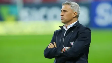 Mudanças no Grêmio: Hernán Crespo assume e promete diferenciar-se de Renato Gaúcho