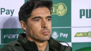 "Pacto no Palmeiras: Abel Ferreira confirma união, mas torcida critica desempenho do time como 'patético'"