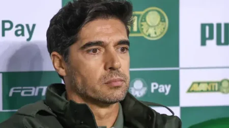 "Pacto no Palmeiras: Abel Ferreira confirma união, mas torcida critica desempenho do time como 'patético'"