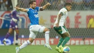 "Palmeiras Vence Bahia no Fim e Precisa de Vitória Contra o Botafogo para Se aproximar do Líder"