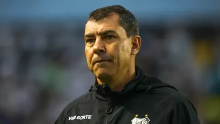 Pituca volta e Fábio Carille define time titular do Santos para enfrentar o CRB