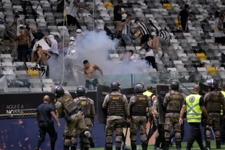 "Punições do Atlético-MG após a final na Arena MRV: perda de mando, interdição do estádio e multa de até R$ 200 mil"