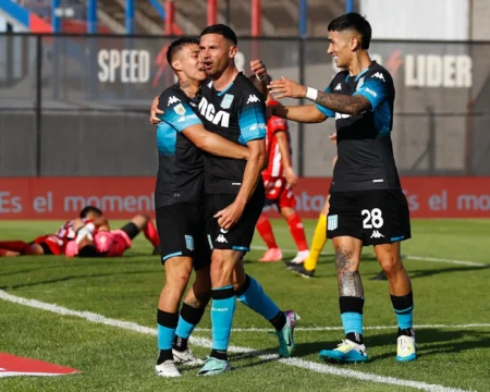 Racing vence e se aproxima do Cruzeiro após vitória convincente.