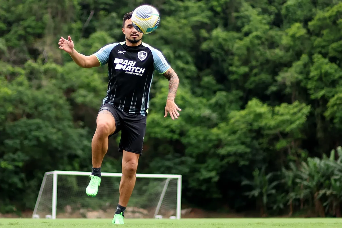 Rafael faz treino com bola no Botafogo após recuperação e antecipa aposentadoria