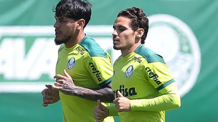 Raphael Veiga e Gustavo Gómez: quando os líderes podem deixar o Palmeiras em 2025.