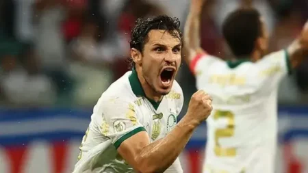 Raphael Veiga é pedido por Velloso para a Seleção Brasileira após sucesso no Palmeiras