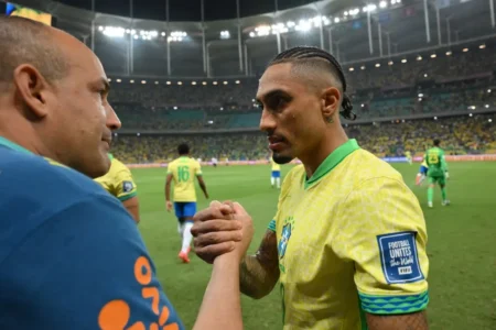 Raphinha comenta desempenho da Seleção Brasileira contra o Uruguai