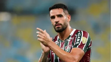 "Renato Augusto no Fluminense: Mano Menezes deve oferecer mais oportunidades ao meio-campista na reta final"