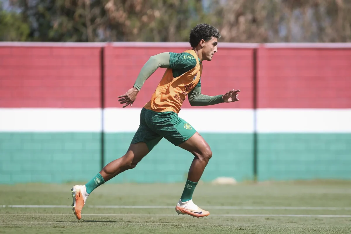 Rescisão de Marcelo abre espaço para Gabriel Fuentes no Fluminense