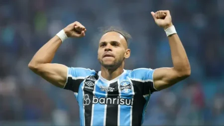 "Rodrigo Braithwaite acusa jogadores do Grêmio e evita polêmica com Renato Gaúcho"