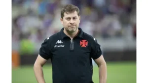 "Roger Flores decide o destino de Rafael Paiva após confronto entre Vasco e Internacional"