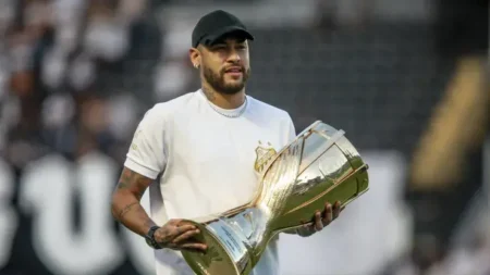 "Rumores de volta de Neymar ao Santos perdem força após agente confirmar felicidade no Al-Hilal"